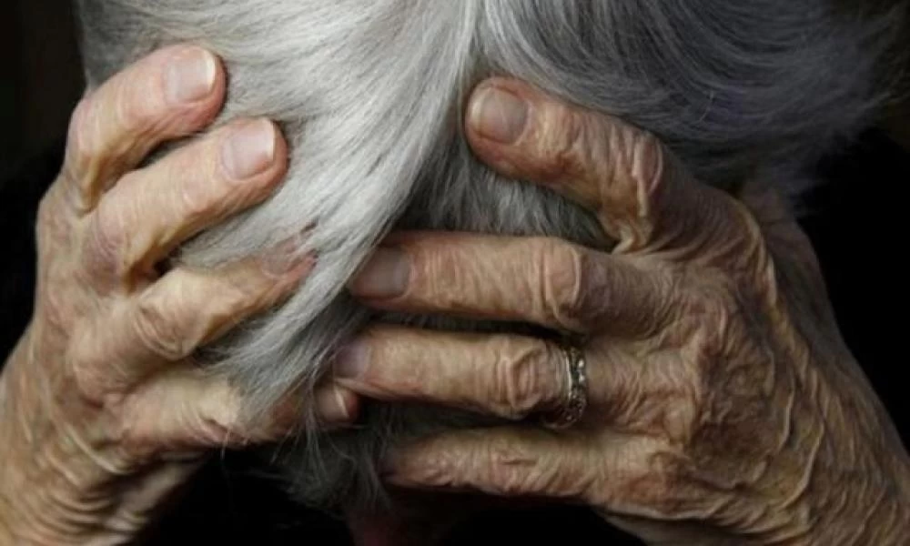 Bίασε την 71χρονη γιαγιά του και την έδειρε με τον πυροσβεστήρα μέχρι θανάτου